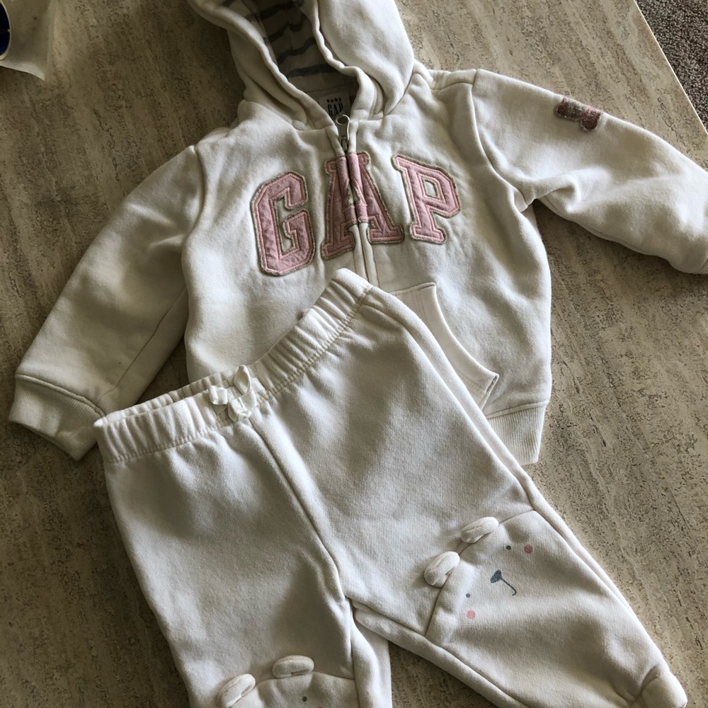 Baby gap white sweatshirt set 6-12 months